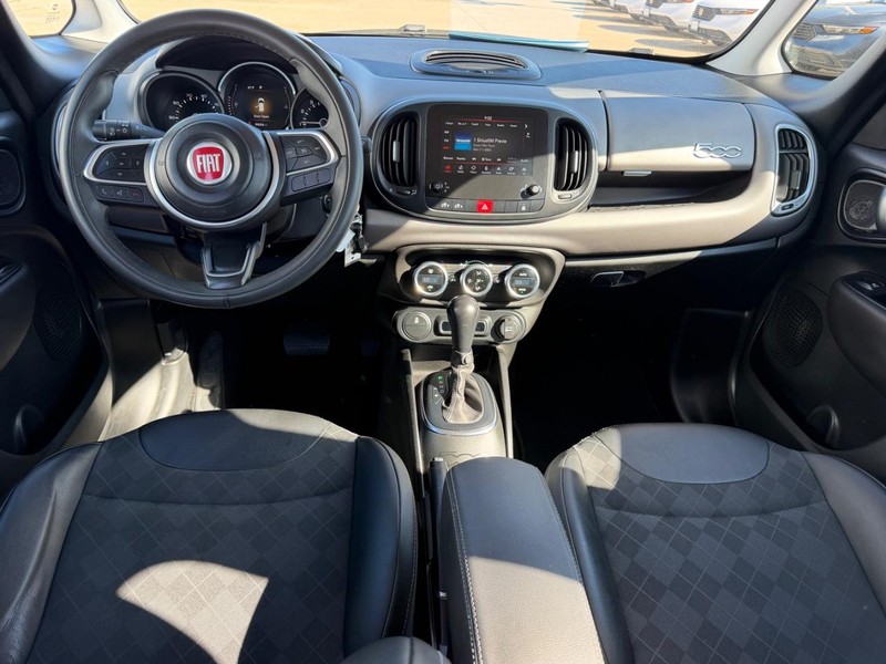 FIAT 500L Vehicle Full-screen Gallery Image 09