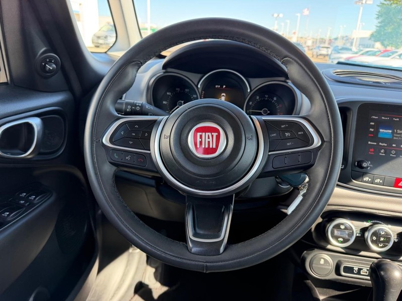 FIAT 500L Vehicle Full-screen Gallery Image 10