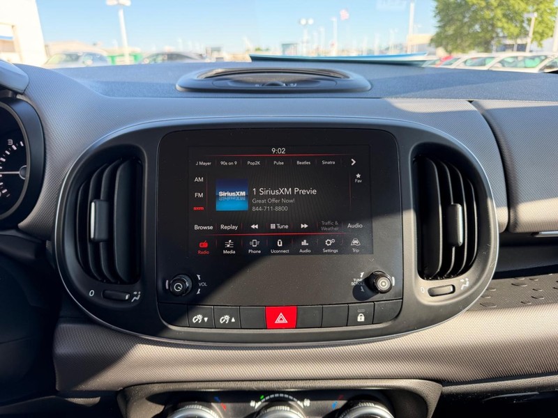 FIAT 500L Vehicle Full-screen Gallery Image 13