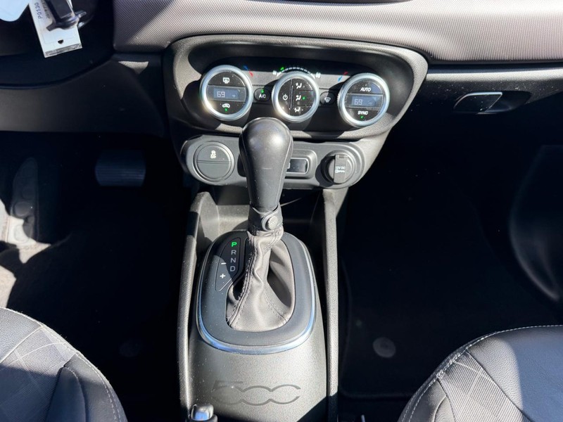 FIAT 500L Vehicle Full-screen Gallery Image 15