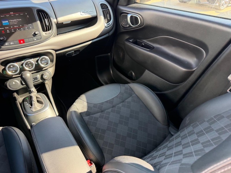 FIAT 500L Vehicle Full-screen Gallery Image 16