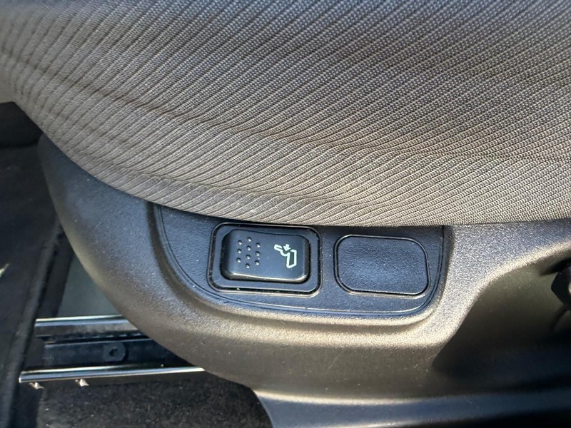 FIAT 500L Vehicle Full-screen Gallery Image 19