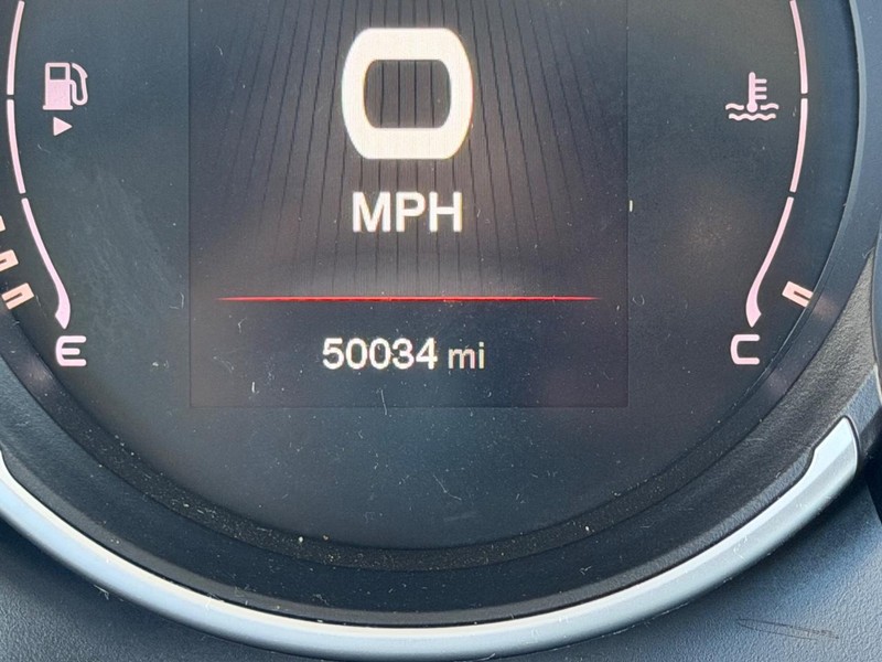 FIAT 500L Vehicle Full-screen Gallery Image 20