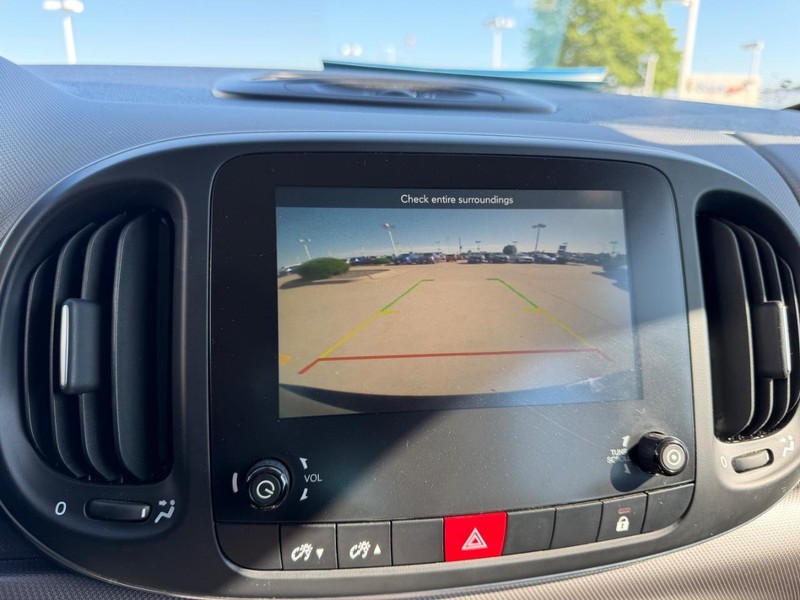 FIAT 500L Vehicle Full-screen Gallery Image 21