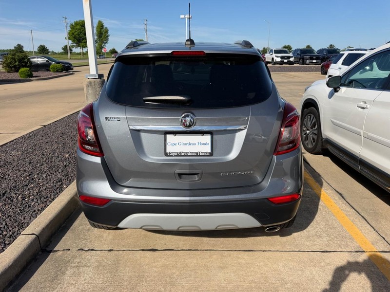 Buick Encore Vehicle Full-screen Gallery Image 03