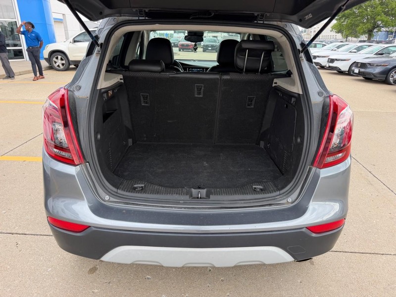 Buick Encore Vehicle Full-screen Gallery Image 04