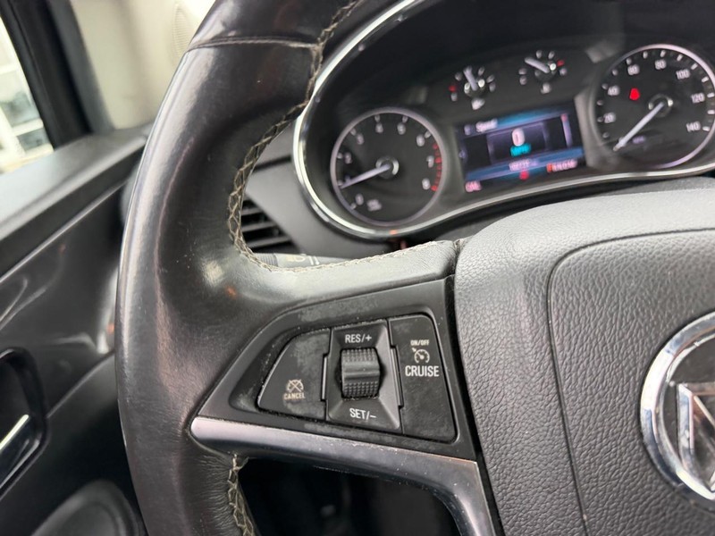 Buick Encore Vehicle Full-screen Gallery Image 11