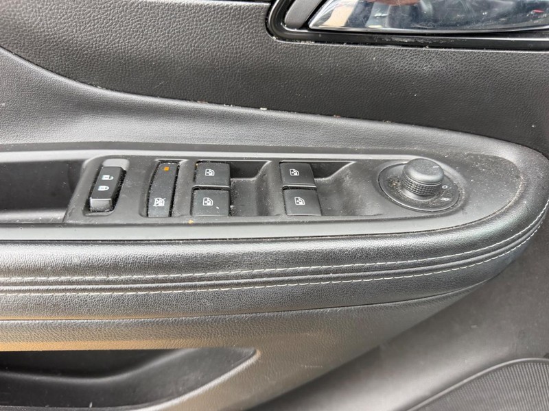 Buick Encore Vehicle Full-screen Gallery Image 17