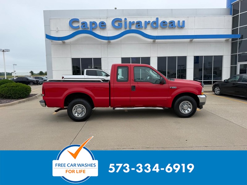 Ford Super Duty F-250 Vehicle Full-screen Gallery Image 01