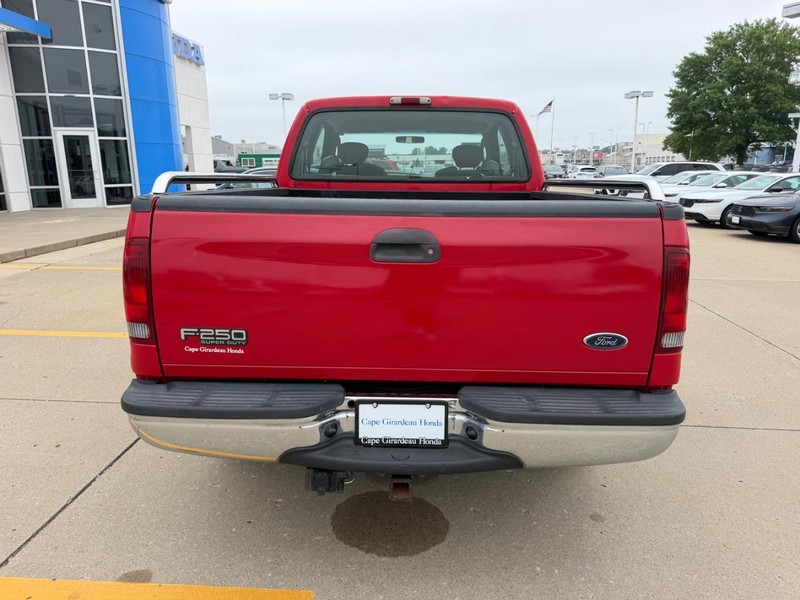 Ford Super Duty F-250 Vehicle Full-screen Gallery Image 03