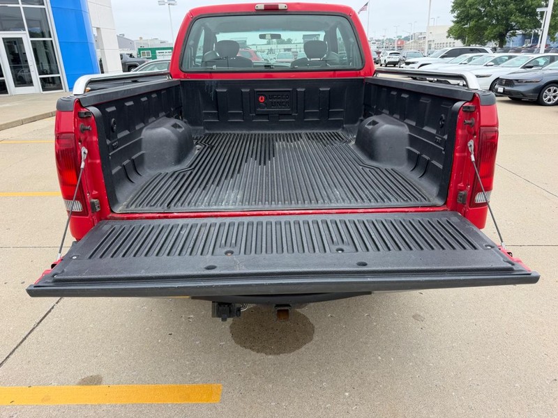 Ford Super Duty F-250 Vehicle Full-screen Gallery Image 04