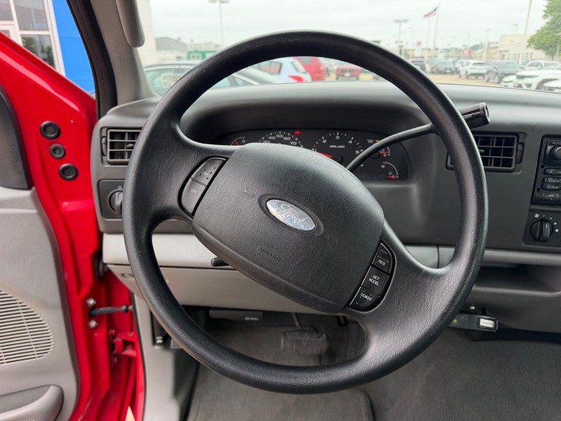 Ford Super Duty F-250 Vehicle Full-screen Gallery Image 10