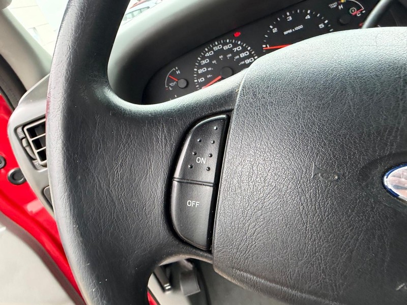 Ford Super Duty F-250 Vehicle Full-screen Gallery Image 11