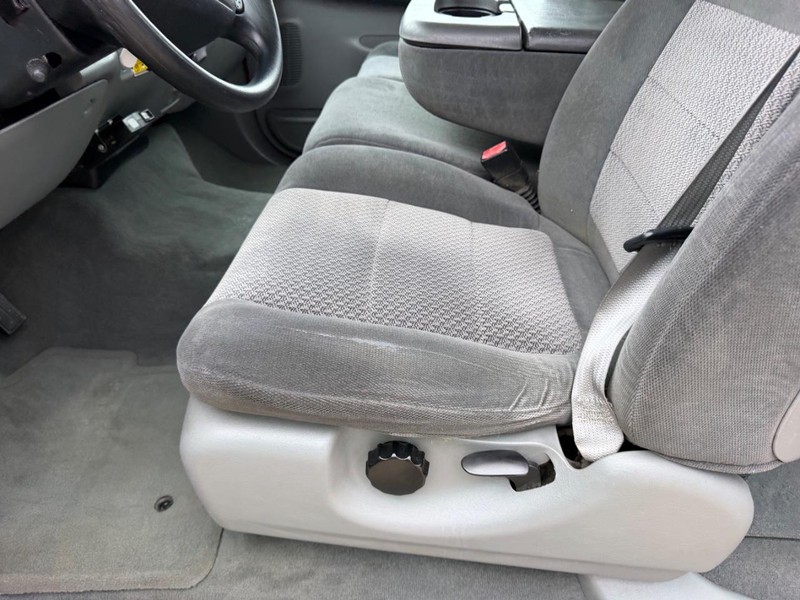 Ford Super Duty F-250 Vehicle Full-screen Gallery Image 17