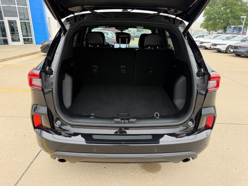 Ford Escape Vehicle Full-screen Gallery Image 04