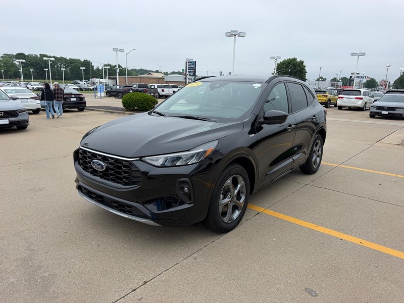 Ford Escape Vehicle Full-screen Gallery Image 07