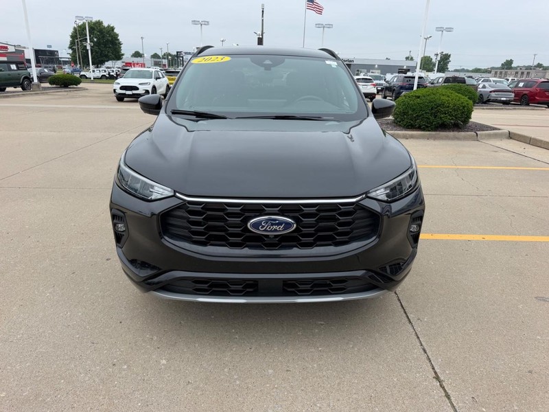 Ford Escape Vehicle Full-screen Gallery Image 08