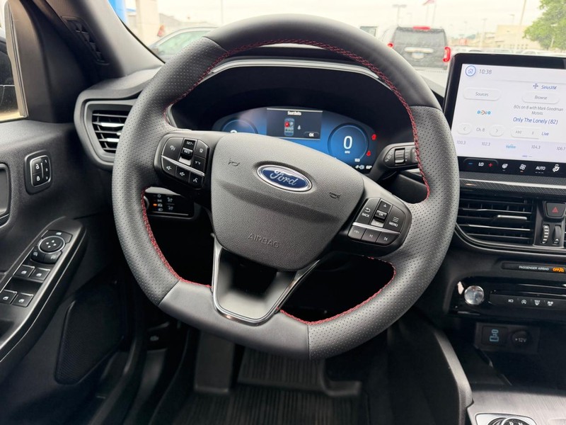 Ford Escape Vehicle Full-screen Gallery Image 11