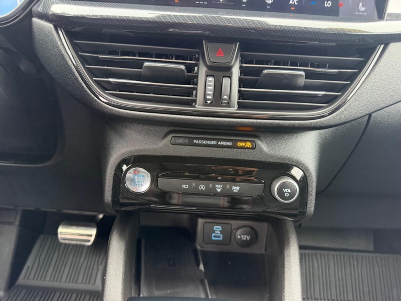 Ford Escape Vehicle Full-screen Gallery Image 15