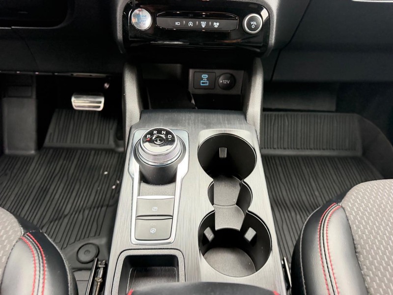 Ford Escape Vehicle Full-screen Gallery Image 16