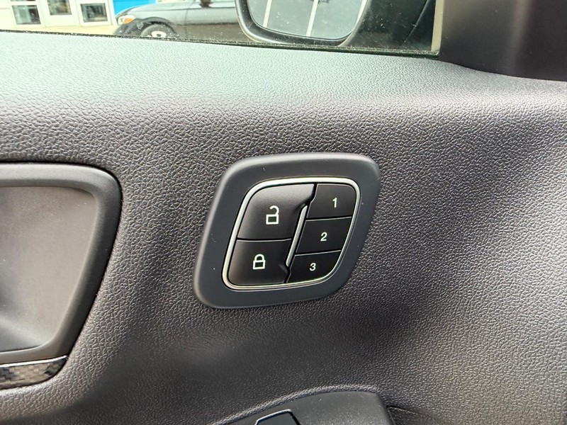 Ford Escape Vehicle Full-screen Gallery Image 19