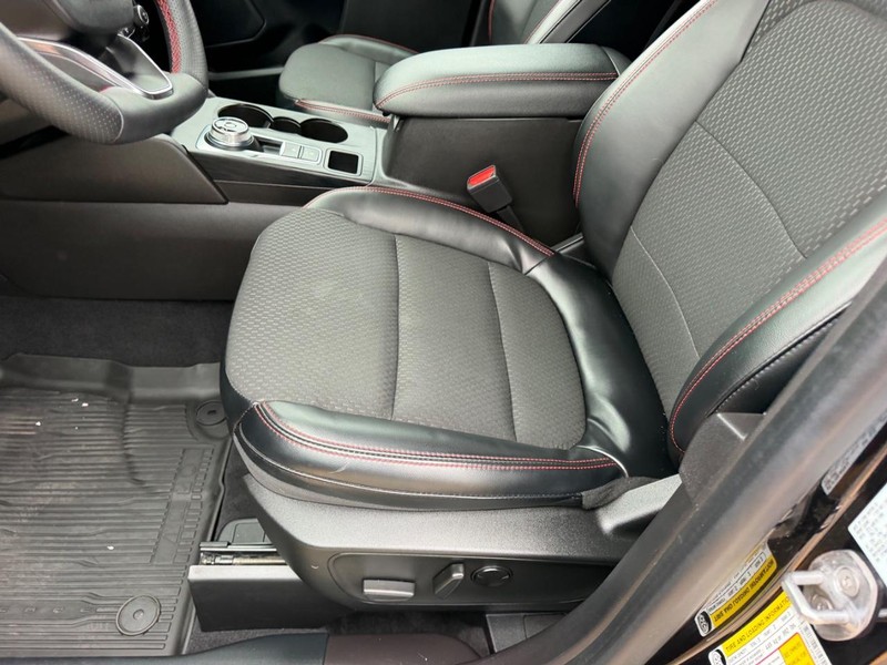 Ford Escape Vehicle Full-screen Gallery Image 20