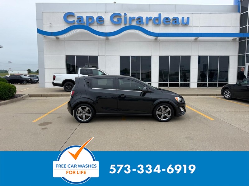 Chevrolet Sonic Vehicle Full-screen Gallery Image 01