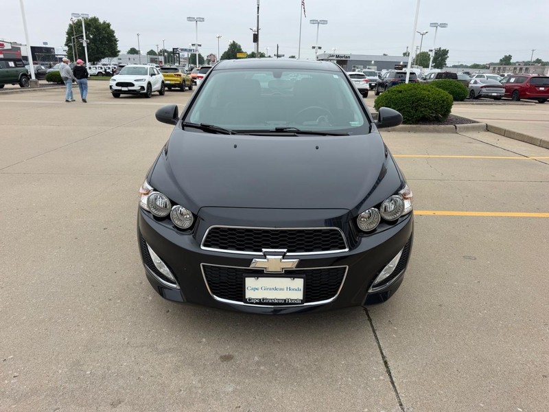 Chevrolet Sonic Vehicle Full-screen Gallery Image 07