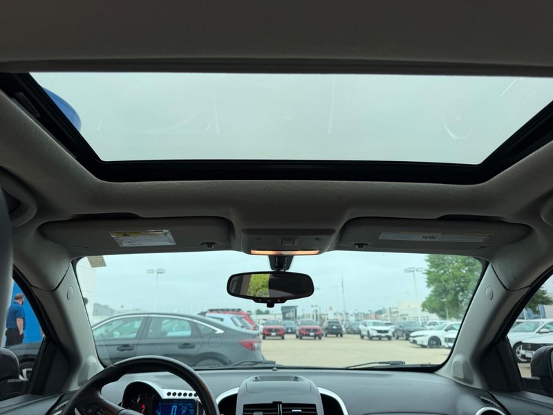 Chevrolet Sonic Vehicle Full-screen Gallery Image 09