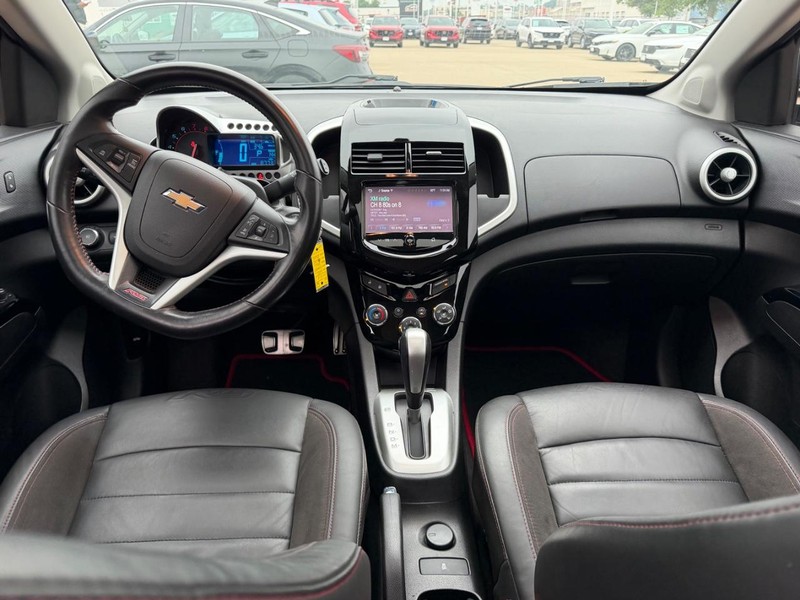 Chevrolet Sonic Vehicle Full-screen Gallery Image 10