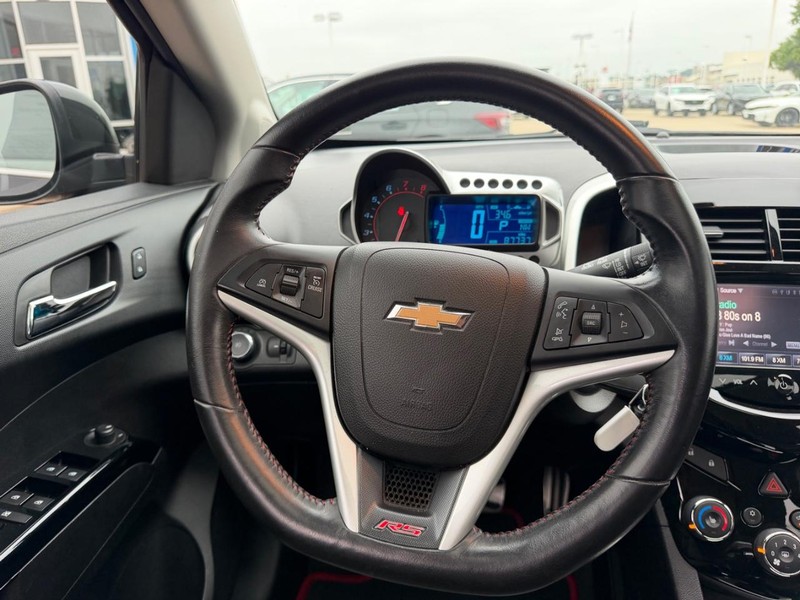 Chevrolet Sonic Vehicle Full-screen Gallery Image 11