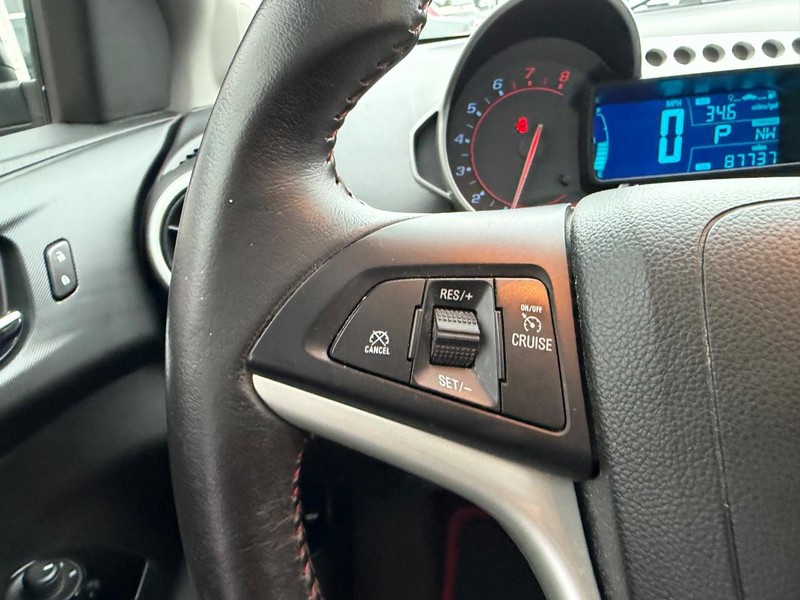 Chevrolet Sonic Vehicle Full-screen Gallery Image 12