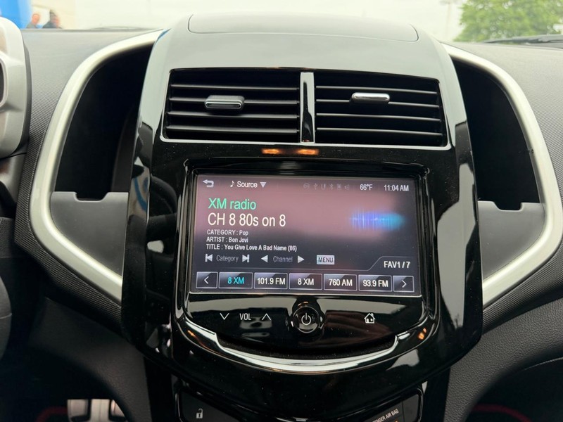 Chevrolet Sonic Vehicle Full-screen Gallery Image 14