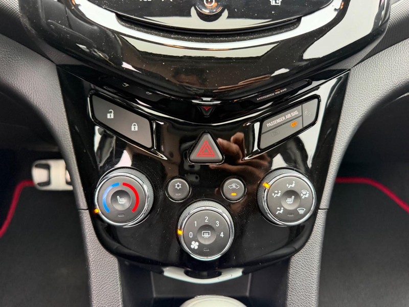 Chevrolet Sonic Vehicle Full-screen Gallery Image 15