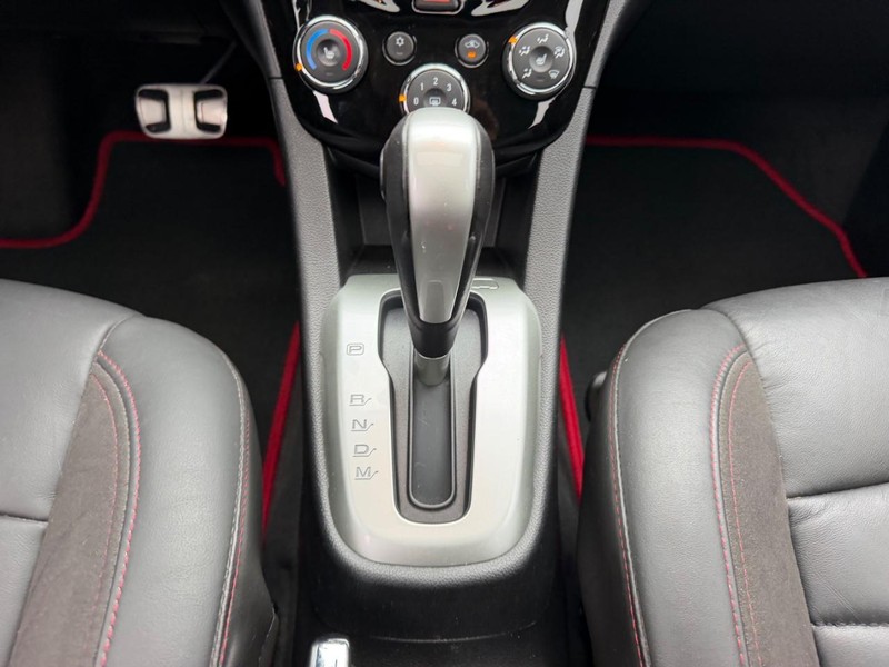 Chevrolet Sonic Vehicle Full-screen Gallery Image 16