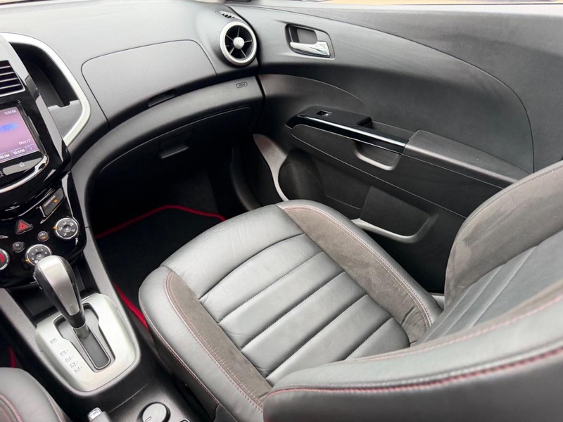 Chevrolet Sonic Vehicle Full-screen Gallery Image 17