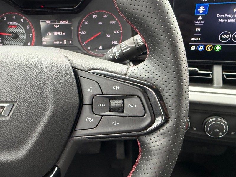 Chevrolet Trax Vehicle Full-screen Gallery Image 12