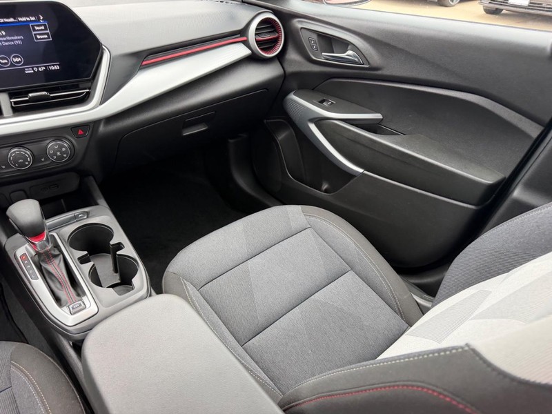 Chevrolet Trax Vehicle Full-screen Gallery Image 16