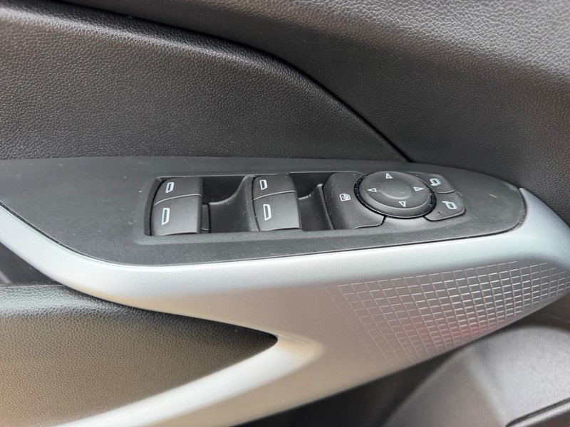 Chevrolet Trax Vehicle Full-screen Gallery Image 17