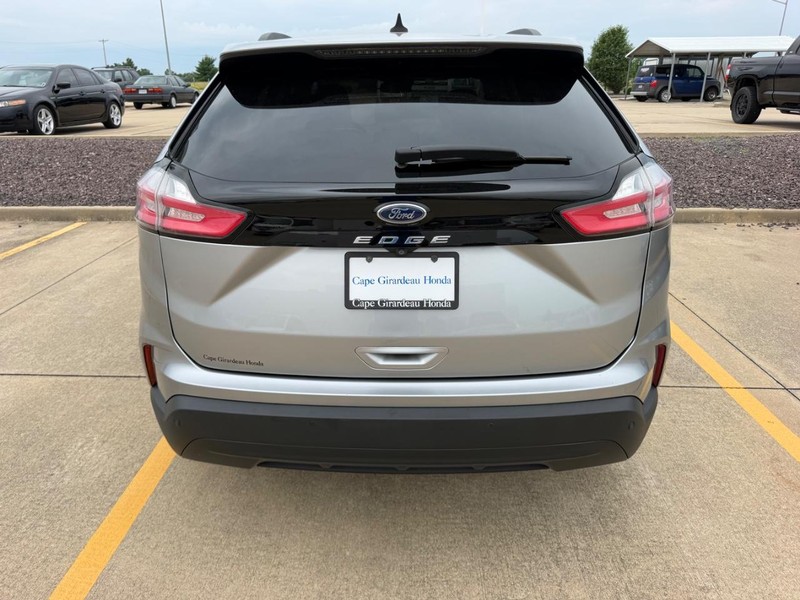 Ford Edge Vehicle Full-screen Gallery Image 03