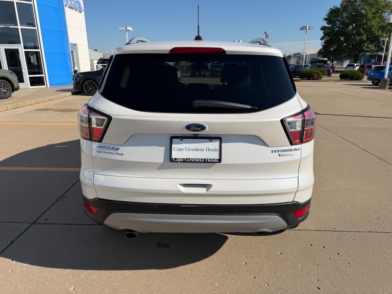 Ford Escape Vehicle Full-screen Gallery Image 03