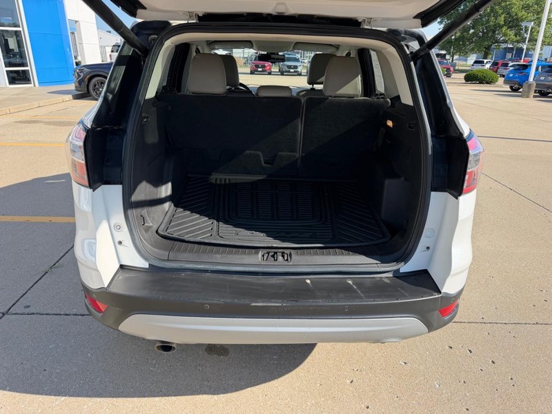 Ford Escape Vehicle Full-screen Gallery Image 04