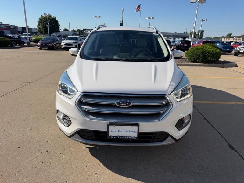 Ford Escape Vehicle Full-screen Gallery Image 08
