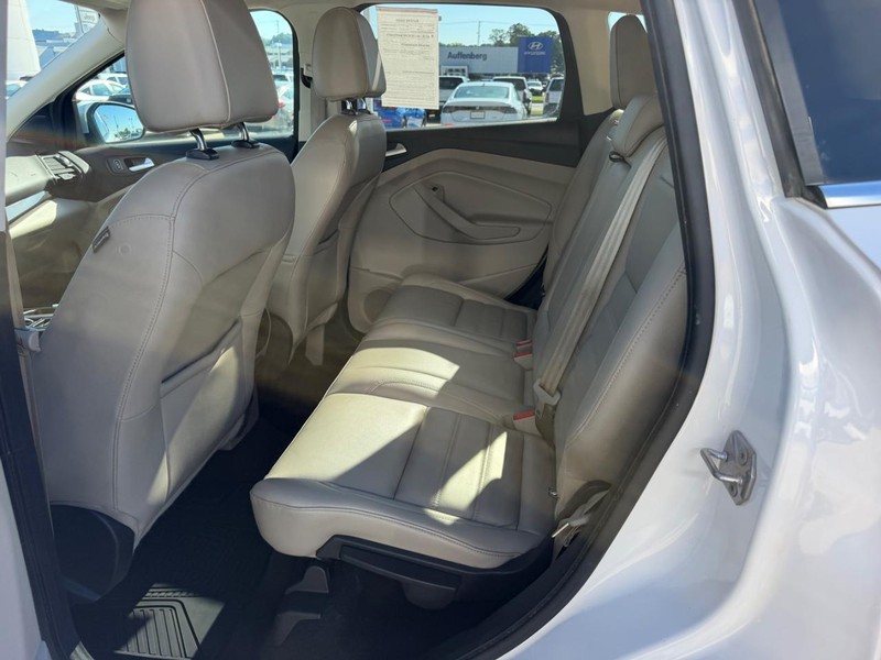 Ford Escape Vehicle Full-screen Gallery Image 09