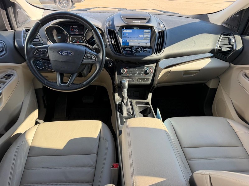 Ford Escape Vehicle Full-screen Gallery Image 10