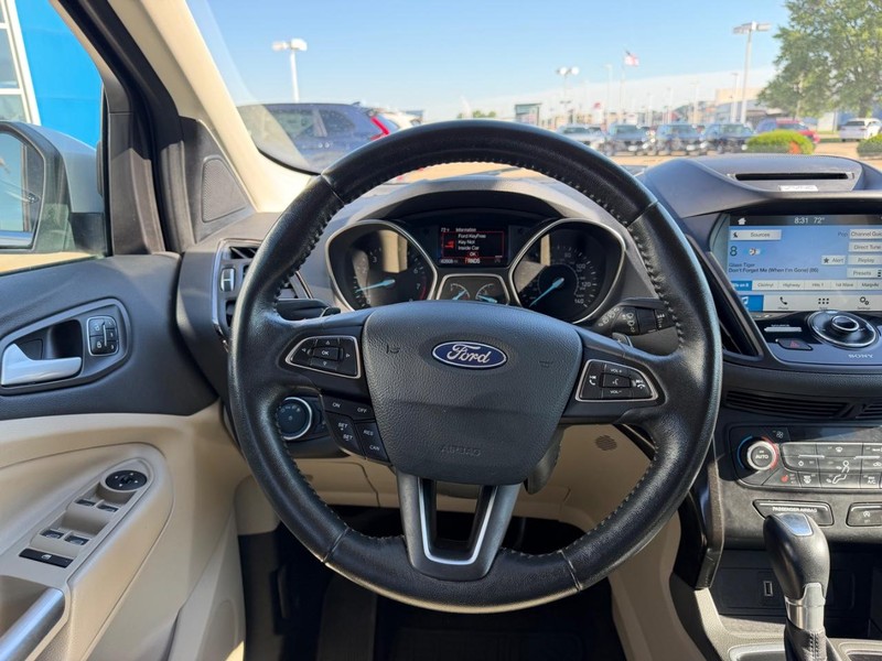 Ford Escape Vehicle Full-screen Gallery Image 11