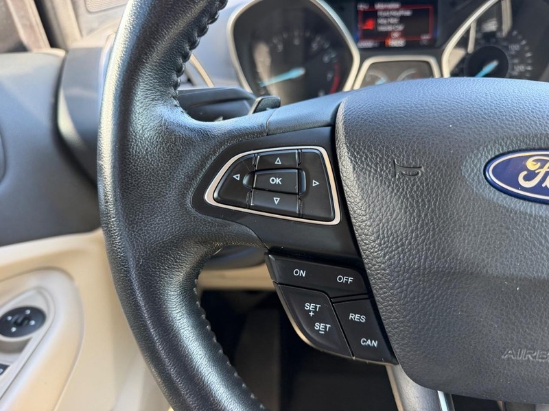 Ford Escape Vehicle Full-screen Gallery Image 12
