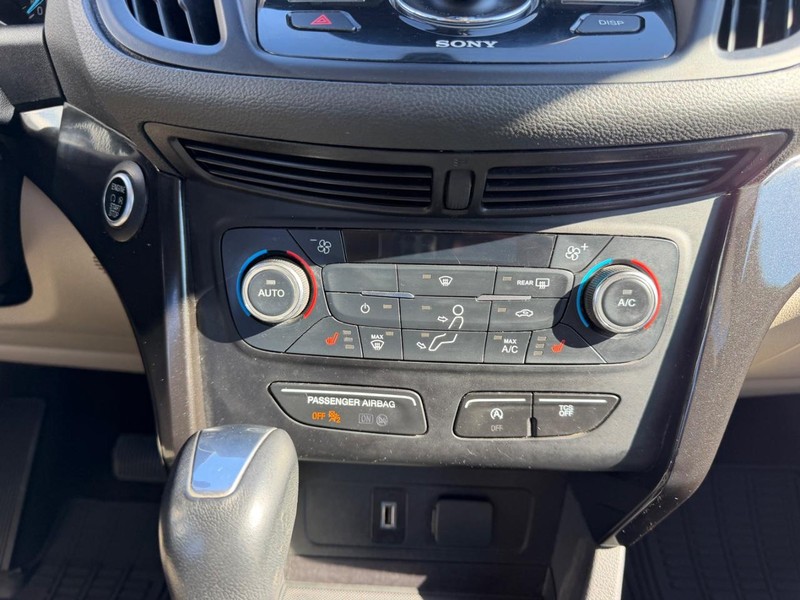 Ford Escape Vehicle Full-screen Gallery Image 15