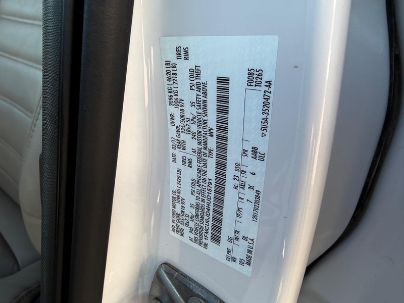 Ford Escape Vehicle Full-screen Gallery Image 23