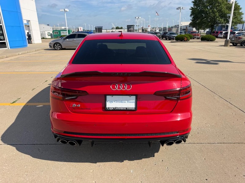 Audi S4 Vehicle Full-screen Gallery Image 03